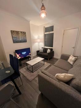 Contractor home close to centre and motorway links, Liverpool (photo 2)