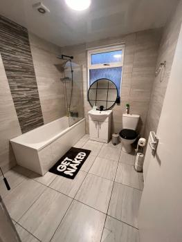 Contractor home close to centre and motorway links, Liverpool (photo 4)