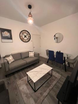 Contractor home close to centre and motorway links, Liverpool (photo 5)