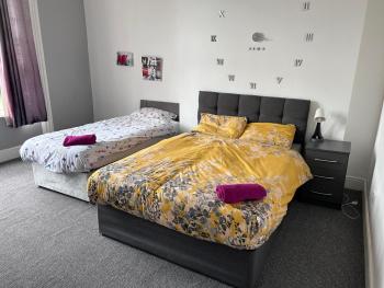Green-Lodge Triple Double & Single Rooms Near LFC Anfield Free Street Parking 24-7, Liverpool (photo 2)