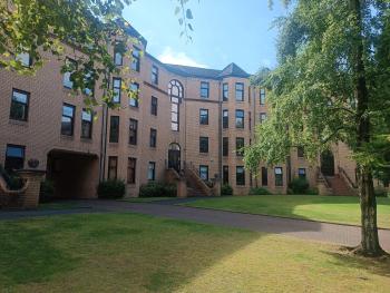 Modern Three-Bedroom Apartment in Leafy West End with Private Parking, Glasgow (photo 2)