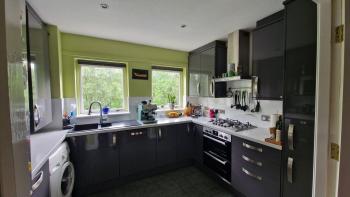 Modern Three-Bedroom Apartment in Leafy West End with Private Parking, Glasgow (photo 3)