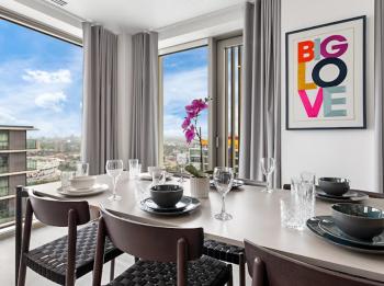 Central London Luxurious 2bed WITH POOL AND ROOFTOP by AYMONS HAVEN, Londyn (zdjęcie 2)
