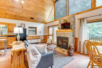 Hike, Fish & More: Cozy Cabin w/ Patio in Murphy!, Murphy (foto 5)