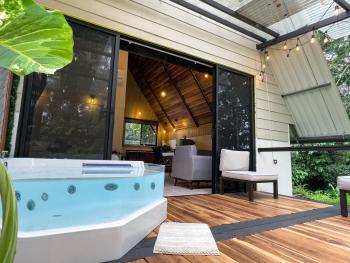 River Paradise Cabin with Private Jacuzzi, Fortuna (photo 2)