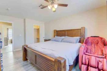 Special Sale King Bed EV Charger Rain Shower, Las Vegas (foto 2)