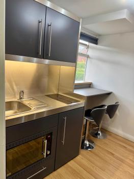 Your Place in Windsor with Kitchen and Terrace, Windsor (zdjęcie 4)
