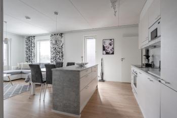 Spacious 2BR Apt with Sauna & Private Balcony with Lake View, Jyväskylä (foto 4)