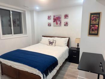 Bright & Cozy Two Bedrooms Basement Apartment, Эйджакс (фото 4)