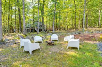 Private Yard, Playset Family Home in Penn Estates, East Stroudsburg (Foto 2)