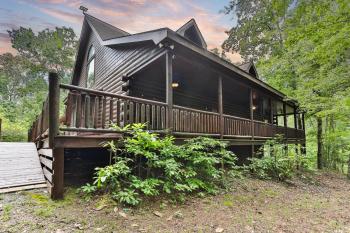 DANCING BEARS CABIN - Secluded 3-Bedroom, 3.5-Bath Luxury Cabin with Hot Tub, Mineral Bluff (Foto 4)