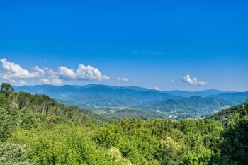 Condo with Private Balcony 6 Mi to Pisgah NF!, Burnsville (фото 2)