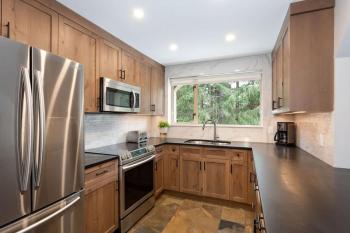 Gleneagle 1 | Townhome, 700m to Skiing, Near Free Village Shuttle, Fireplace, Secure Parking, Whistler (Foto 2)