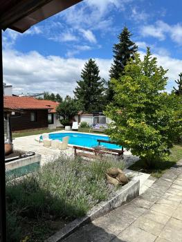 Lea Hause with swimming pool,Jacuzzi in Vitosha montain and free parking, Sofía (foto 3)