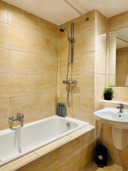 2 Bedroom City Centre Apartment Free Secure Parking, Liverpool (photo 4)