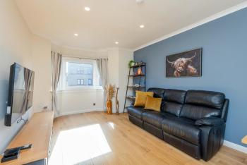 Modern 2 Bed Apartment Near City Centre with Free Parking, Edinburgh (photo 5)