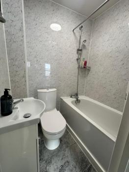 Room 5 - One Bedroom Apartment, London (photo 5)