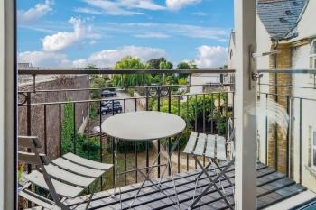 2 Bedroom Flat, Balcony, Parking, Near Castle - By Tempstay, Windsor (photo 3)