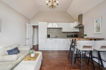2 Bedroom Flat, Balcony, Parking, Near Castle - By Tempstay, Windsor (photo 4)