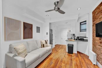Large 1BR in SOHO w Washer-Dryer, New York (Foto 4)