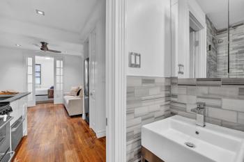 Large 1BR in SOHO w Washer-Dryer, New York (Foto 3)