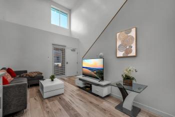 Chic Modern Loft in Hollywood 1 Bedroom with Balcony & Free Secure Parking, Los Angeles (fotografie 4)