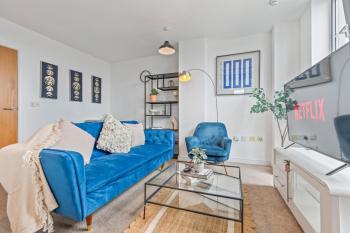2BR Penthouse w/Balcony | Near Mailbox | Central Birmingham, Birmingham (fotografie 4)