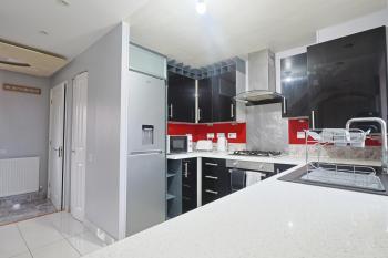 Manchester 3-Beds Sleeps 6 with On-site Parking, Manchester (photo 5)
