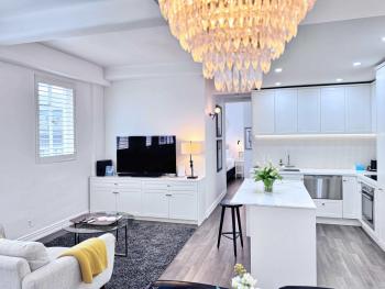 Central Queen St Stylish Penthouse 1BR Gem, Auckland (photo 2)