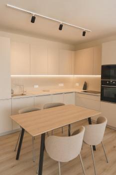 Chloé's Beige Apartment with big balcony, O2 arena, Praga (foto 3)