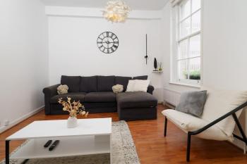 Steps from London Bridge Apartment for 5, London (photo 3)