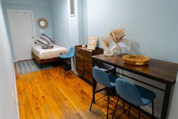 Hells Kitchen Hideaway, New York (photo 4)