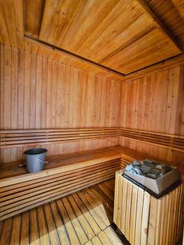 Amethyst By SanLiving - 3BR & 1 Maid Room - Central Park Mall, Джакарта (фото 4)