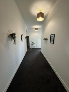 Salford Quays Modern 2BR Apt, Manchester (photo 3)