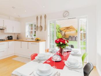 Beautiful 4 bedrooms house private parking & garden 7 min from tube, Londyn (zdjęcie 4)