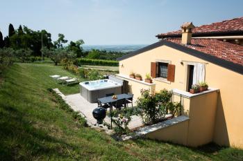 Agriturismo Corte Busòla jacuzzi riscaldata uso esclusivo ad un passo da Verona, Verona (photo 4)