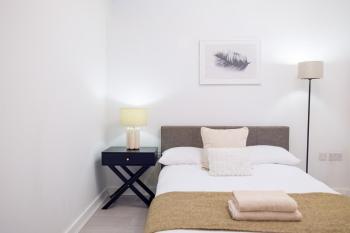 Spacious 2 Bed 2 Bath Apartment with Balcony - Birmingham City Centre, Birmingham (photo 4)
