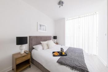 Spacious 2 Bed 2 Bath Apartment with Balcony - Birmingham City Centre, Birmingham (photo 2)