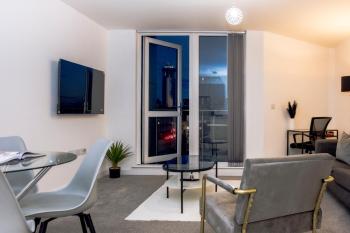 CENTRAL Luxury 2BR Apartment Manchester, Manchester (photo 2)