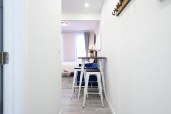 240-5 NEW Prime Location STUDIO W&D in unit, New York (fotografie 2)