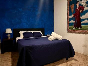 Comfortable Private Rooms - Wonderland B&B - Shuttle services available, Antigua Guatemala (foto 5)