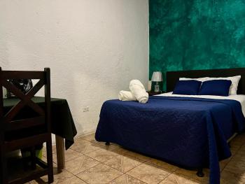 Comfortable Private Rooms - Wonderland B&B - Shuttle services available, Antigua Guatemala (foto 3)