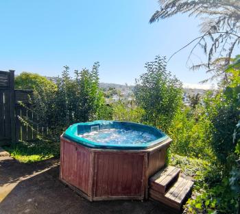 Spa Retreat Spacious 7 BRS 3 Baths Movie Lounge nice Garden with Parking, Auckland (photo 3)