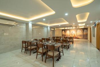 Krishna Abode by Perfect Stayz near Prem Mandir with Parking, Vrindavan (photo 5)