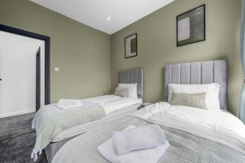 Modern Stay at Union Road Free Parking & Easy Access to Manchester, Bolton (photo 4)