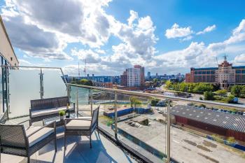 Leeds City Centre - 2 bed Penthouse with balcony, Leeds (zdjęcie 4)