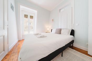 Bright 3BR Steps from National Pantheon | By Airnest, Лиссабон (фото 5)