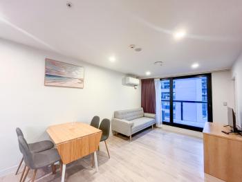 Stylish 2BR City Retreat with Cityscape Views, Pool & Gym V74, Auckland (foto 3)