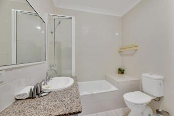 Tranquil 3-Bed Unit with Lush Garden Views, Brisbane (foto 5)