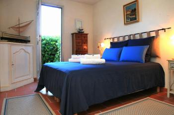 Provençal, Spacieux & réconfortant, Emplacement sûr au cœur du Parc des Calanques, Salon et chambre clim, lit confortable, Cuisine équipée avec lave-vaisselle et lave-linge, Garage, jardin, piscine privés, Inclus linge, bureau, Wifi, Netflix, Sans Stress, Cassis (fotografie 3)
